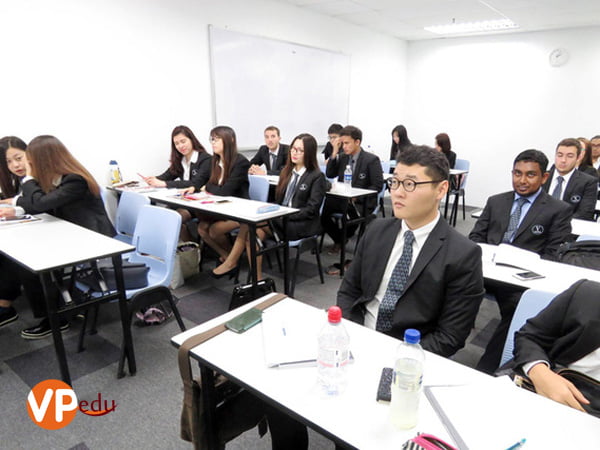 Sinh viên học chương trình liên kết với Đại học Vatel Pháp tại Học viện SDH Singapore