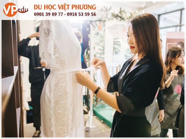 Thùy Trang - CEO của hãng thời trang "triệu đô" Emwear