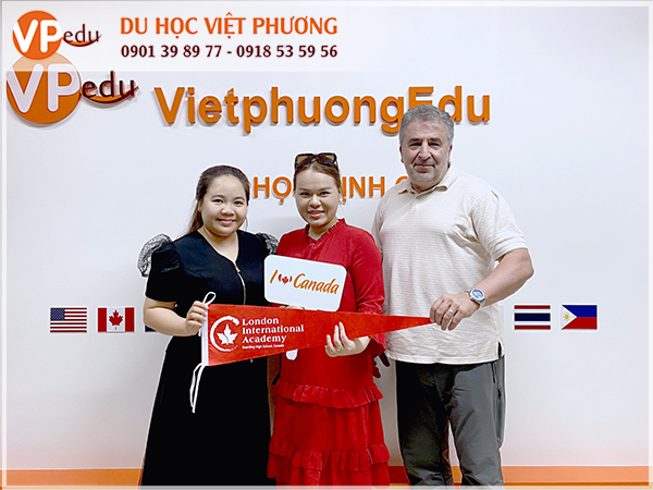 Đại diện LIA tới thăm văn phòng của Du học Việt Phương