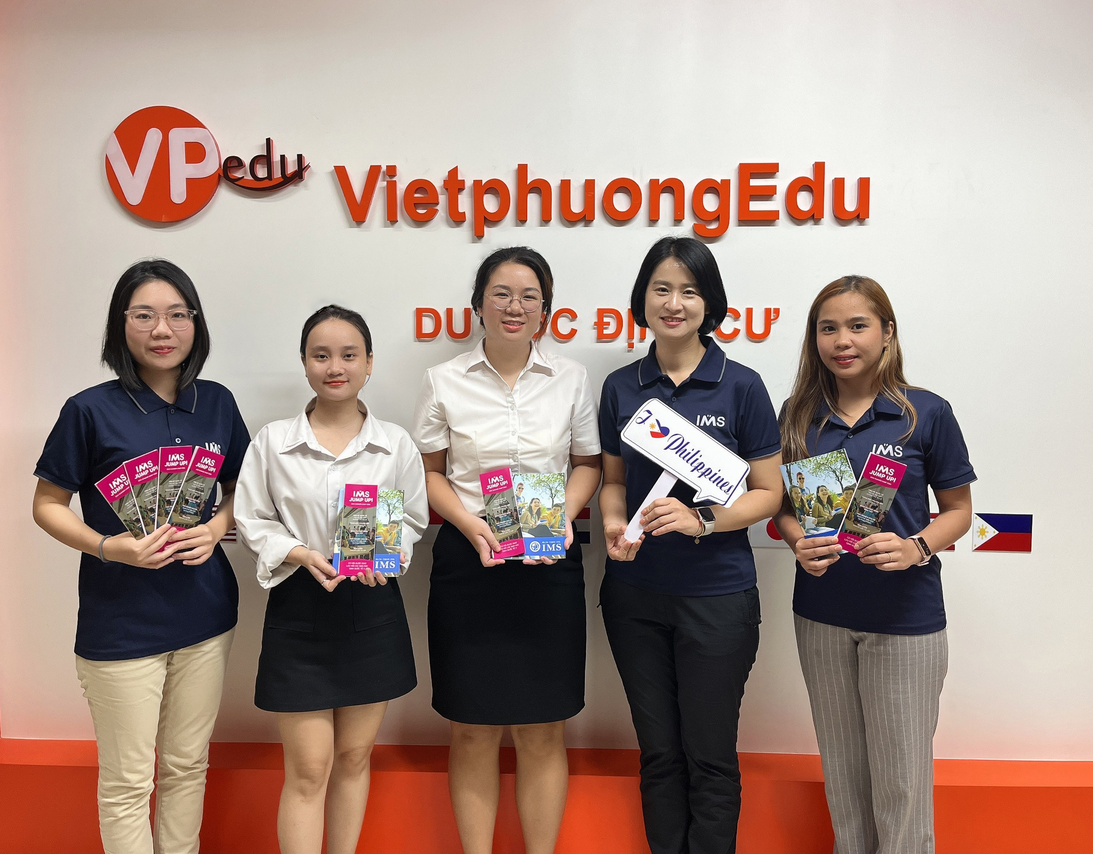 Đại diện IMS tới thăm văn phòng Du học Việt Phương