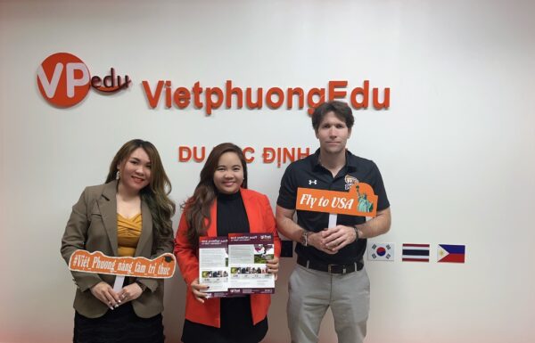 Đại diện trường Đại học Post University - Mỹ tới thăm văn phòng Du học Việt Phương