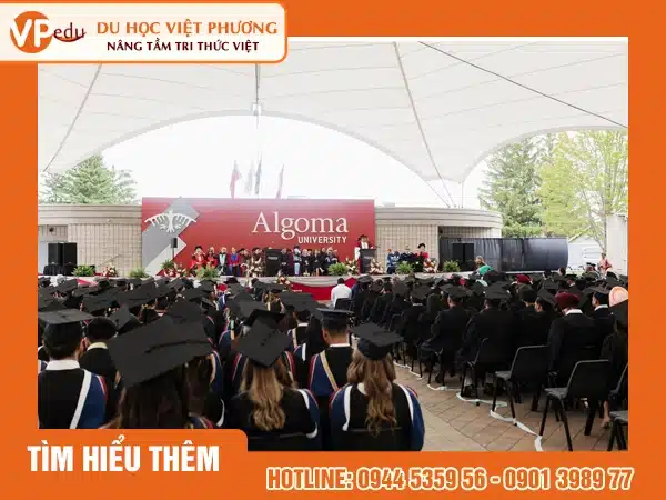 Một buổi lễ tốt nghiệp tại AIgoma University
