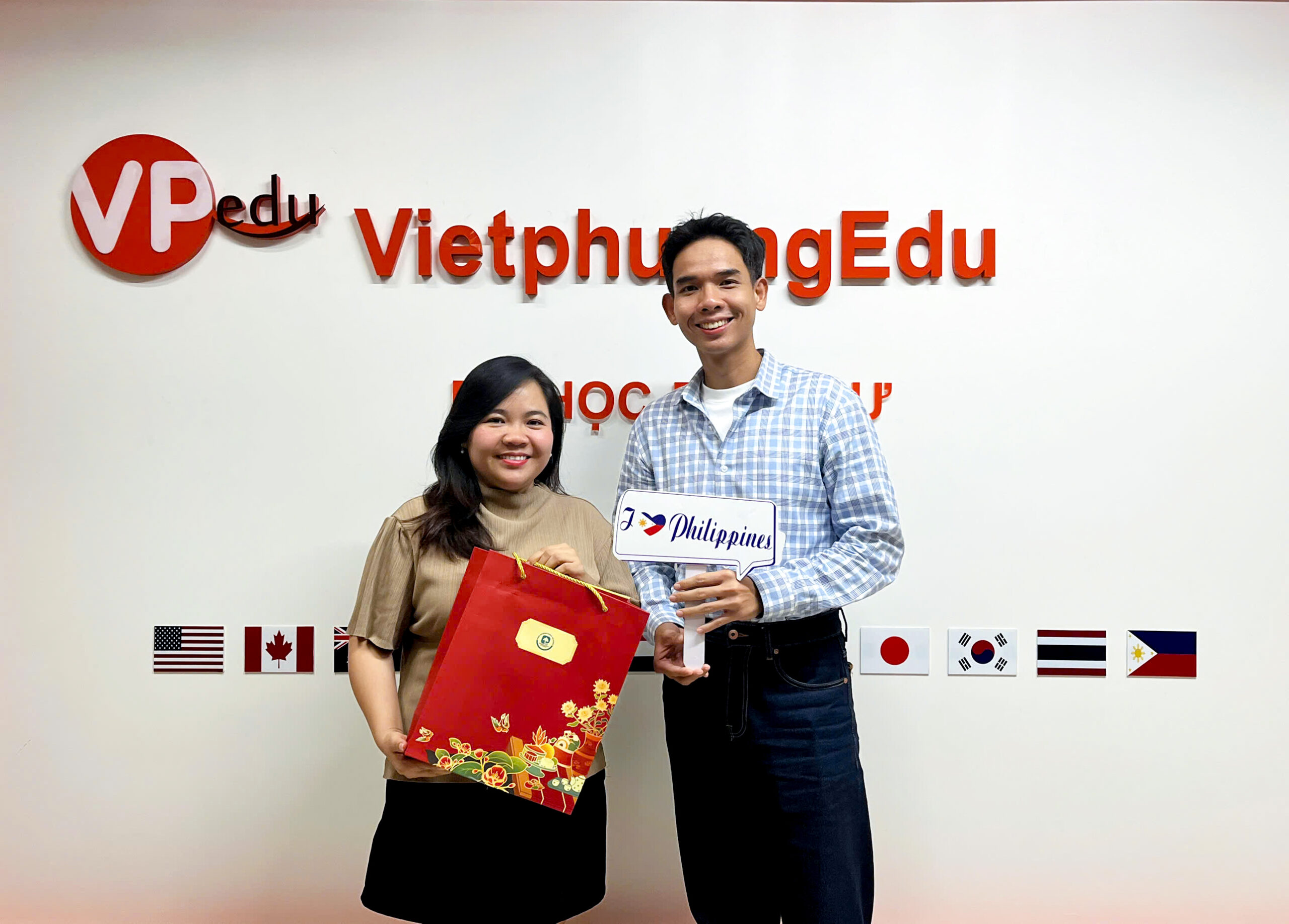 Đại diện trường anh ngữ Pines tới thăm và làm việc với Du Học Việt Phương