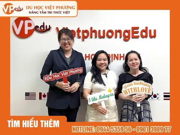 Du học Malaysia: Cập nhật thông tin 2026 mới nhất 11 Du học Việt Phương chụp hình với Ms. Koh Bee Ching - Vice Consul of Education in HCMC