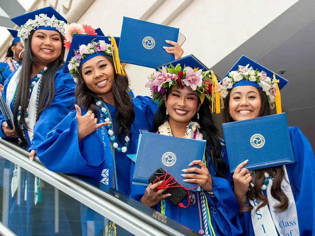 Lễ tốt nghiệp sinh viên Hawaiʻi Pacific University